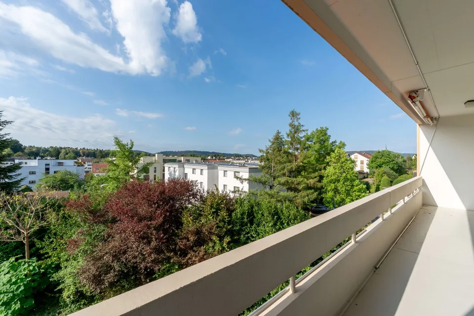 Charmant appartement 3.5 pièces avec balcon et belle vue à Baden