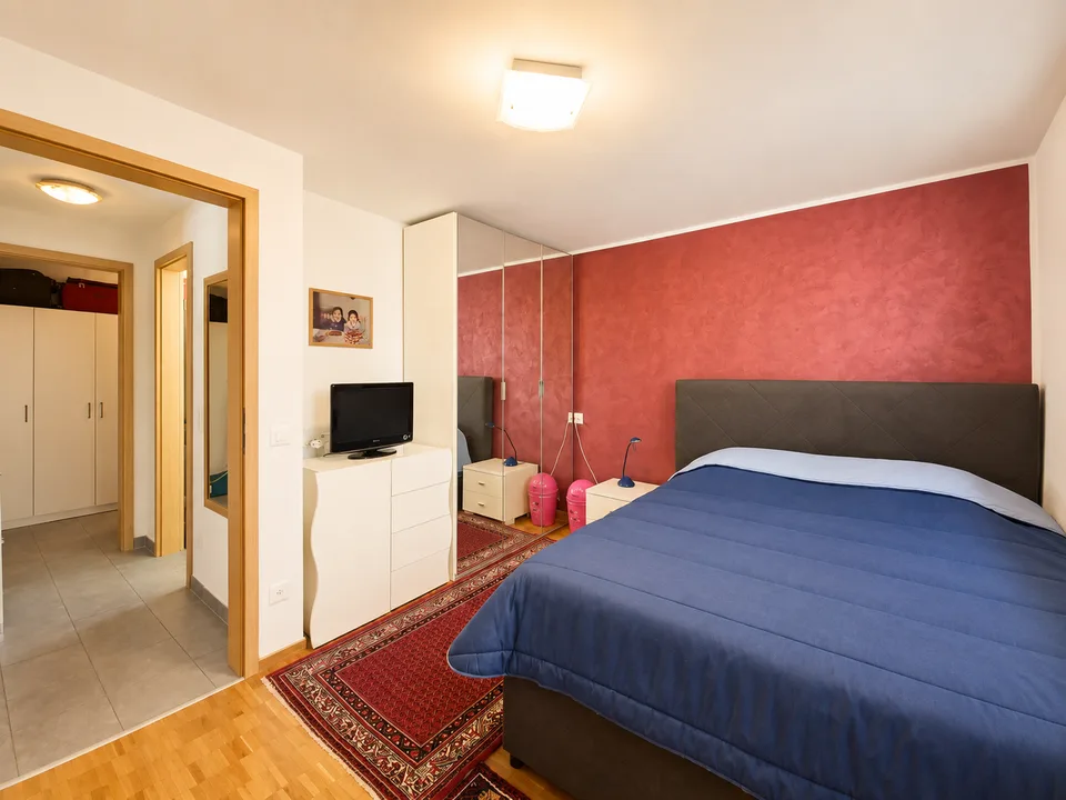 ACCOGLIENTE DUPLEX DI 4.5 LOCALI CON GRANDE SPAZIO ESTERNO PRIVATO A MAGLIASO