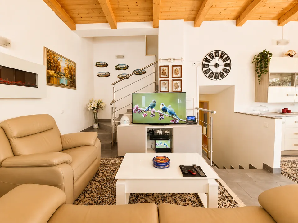 ACCOGLIENTE DUPLEX DI 4.5 LOCALI CON GRANDE SPAZIO ESTERNO PRIVATO A MAGLIASO
