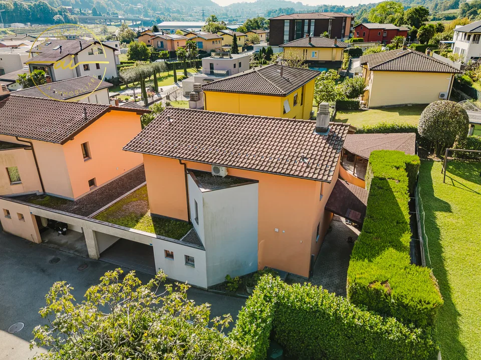 Belle maison avec jardin, à deux pas du lac de Riva San Vitale