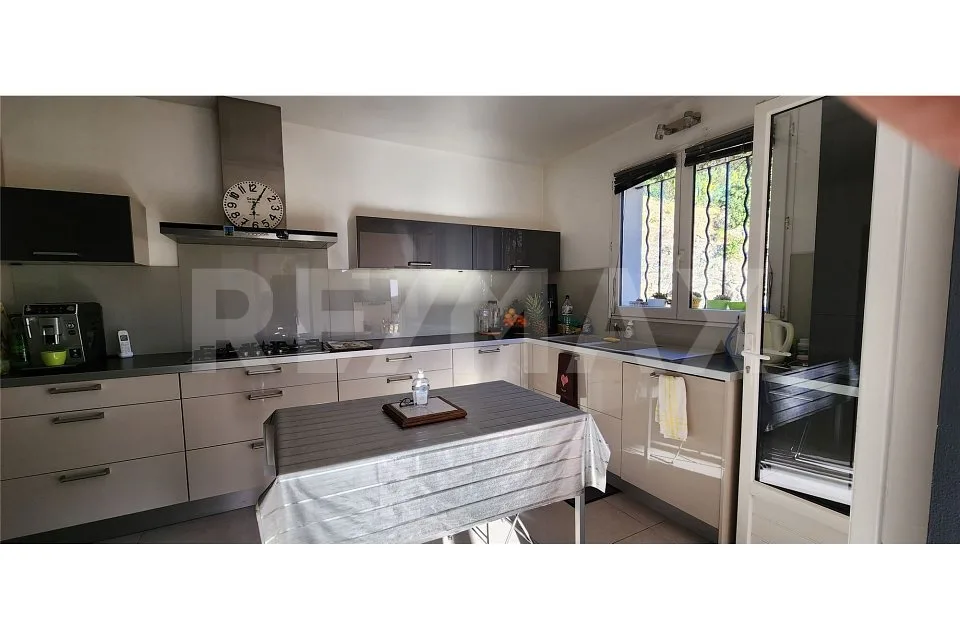 Villa de 6 pièces attractive dans le vert avec vue sur la mer et piscine à Les Issambres Côte d'Azur