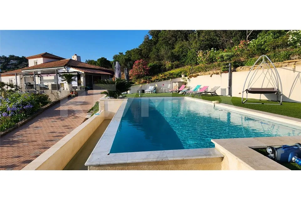 Villa de 6 pièces attractive dans le vert avec vue sur la mer et piscine à Les Issambres Côte d'Azur