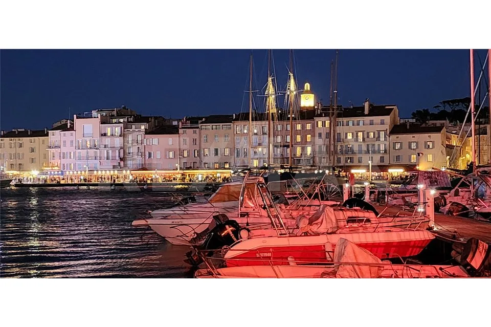 Einmalige Gelegenheit - Grosses Studio mit Garagenplatz im Zentrum von Saint-Tropez