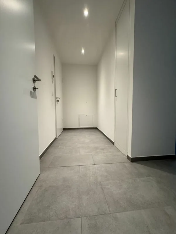 Appartement moderne 2 pièces avec loggia et place de parking à Pratteln