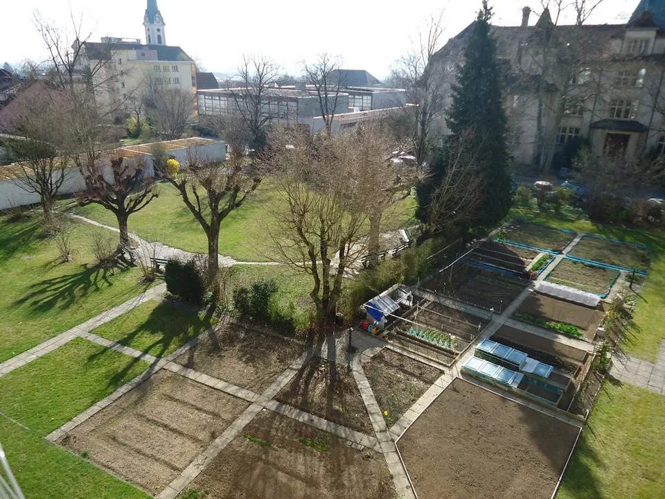 Central and yet green