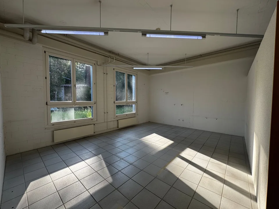 Spazio commerciale polivalente al piano terra 335 m²