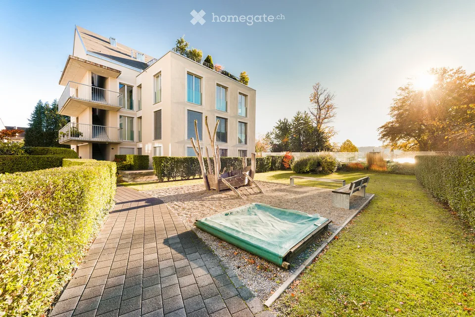 Helle 5.5-Zimmer-Wohnung mit Park und Seesicht (befristet für 6 Monate)