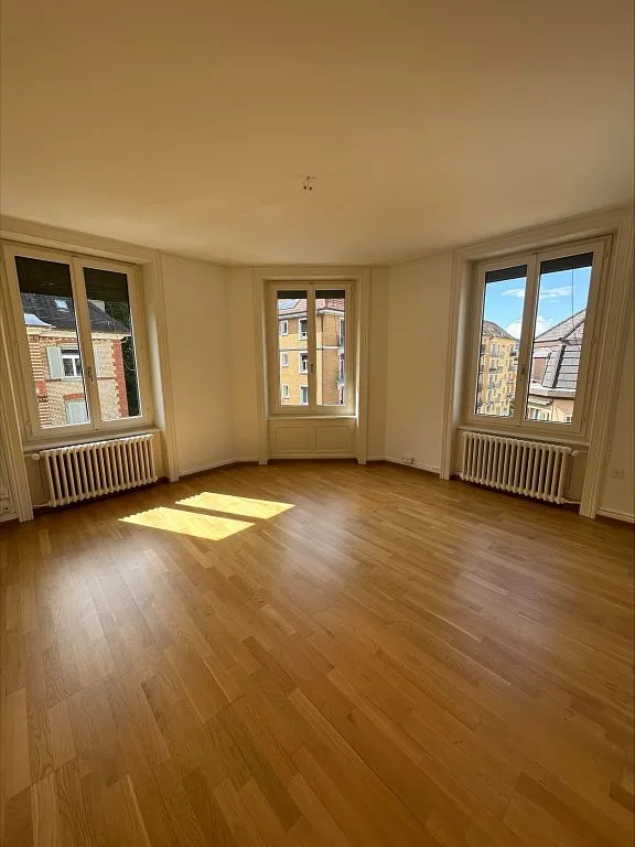 Attraktive 4- Zimmerwohnung mit viel Charme in Zürich-Wiedikon zu vermieten