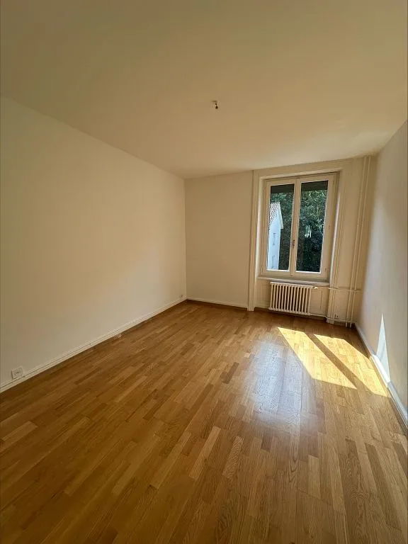 Attraktive 4- Zimmerwohnung mit viel Charme in Zürich-Wiedikon zu vermieten