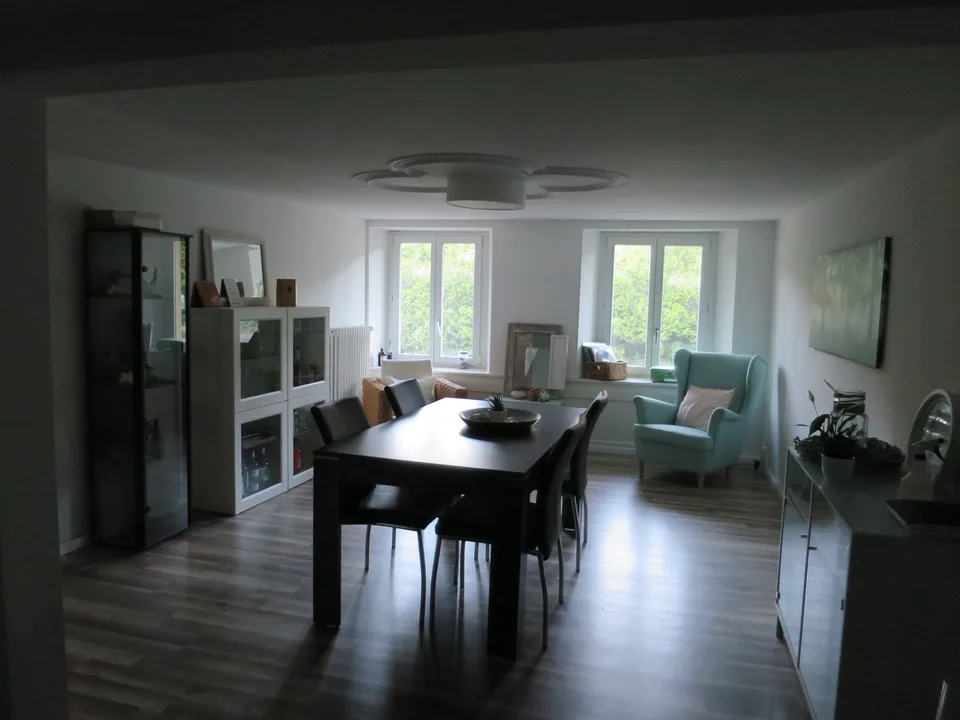 Grosse 4.5-Zimmer-Wohnung in Läufelfingen – ruhige Lage mit Balkon und Aussicht ins Grüne