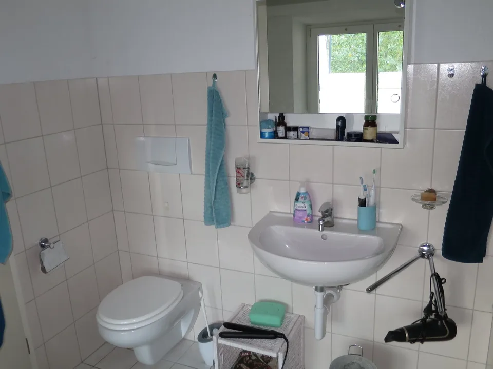 Grosse 4.5-Zimmer-Wohnung in Läufelfingen – ruhige Lage mit Balkon und Aussicht ins Grüne