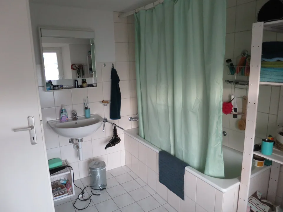 Grosse 4.5-Zimmer-Wohnung in Läufelfingen – ruhige Lage mit Balkon und Aussicht ins Grüne
