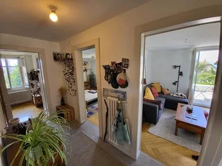Sehr schönes Haus aus den 30er Jahren, 3 Apartments, 582 m2 Grundstück