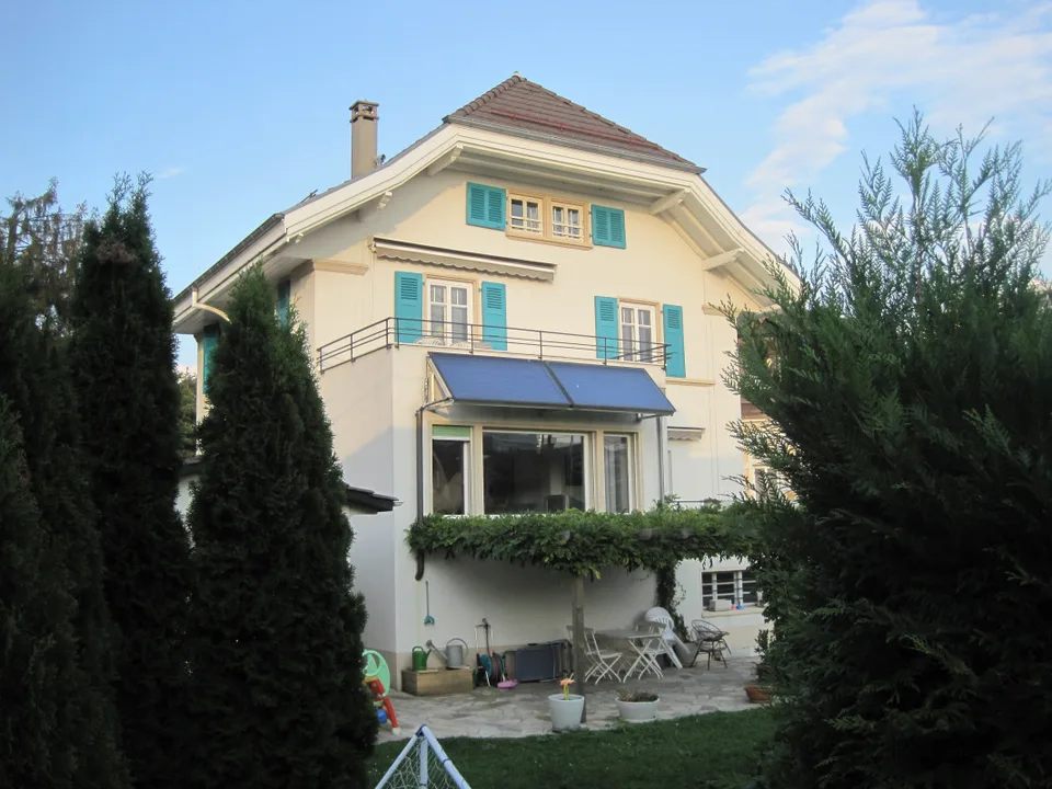 Sehr schönes Haus aus den 30er Jahren, 3 Apartments, 582 m2 Grundstück