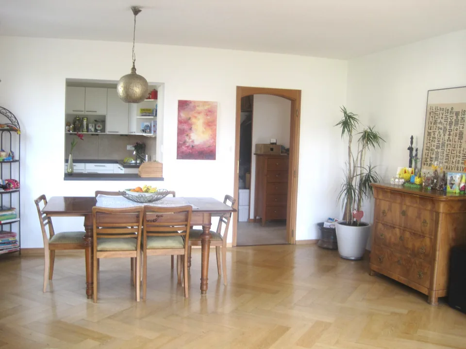 Sehr schönes Haus aus den 30er Jahren, 3 Apartments, 582 m2 Grundstück