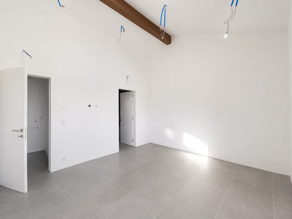 MODERNA CASA UNIFAMILIARE DI NUOVA COSTRUZIONE CON GIARDINO