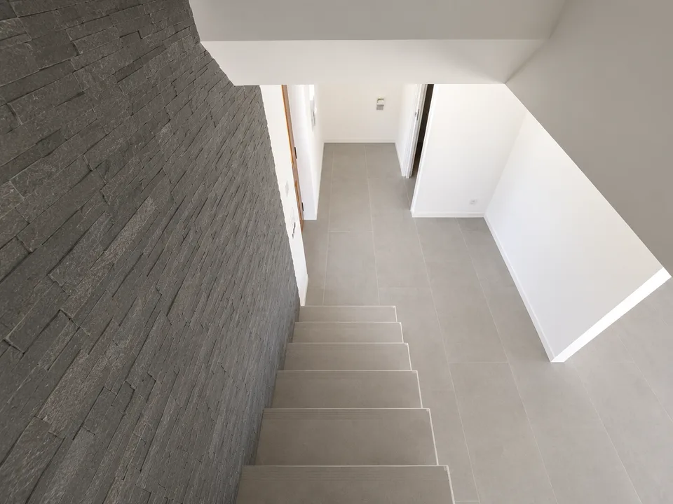 MODERNA CASA UNIFAMILIARE DI NUOVA COSTRUZIONE CON GIARDINO
