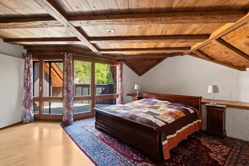 "Exklusive Villa mit Indoor-Pool und parkähnlicher Gartenanlage"