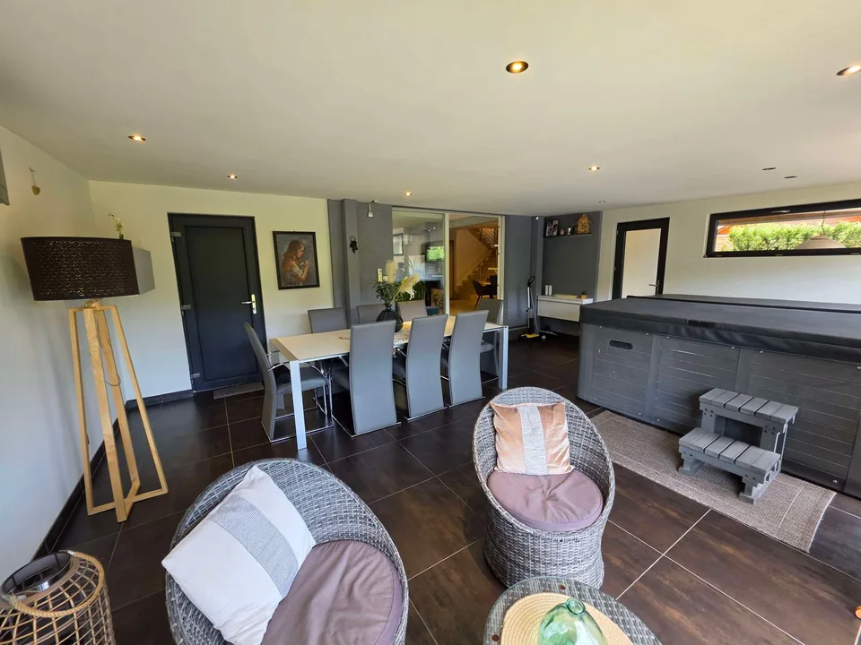 Moderne Haus auf 14,40 Aren
