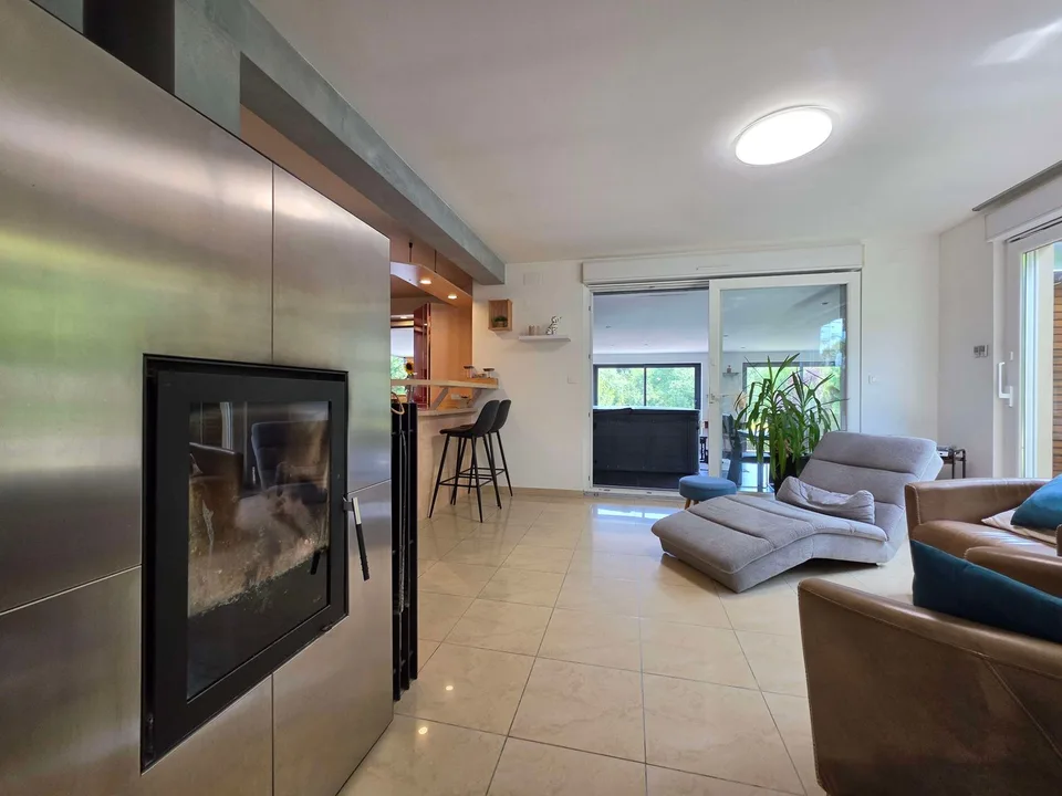 Moderne Haus auf 14,40 Aren