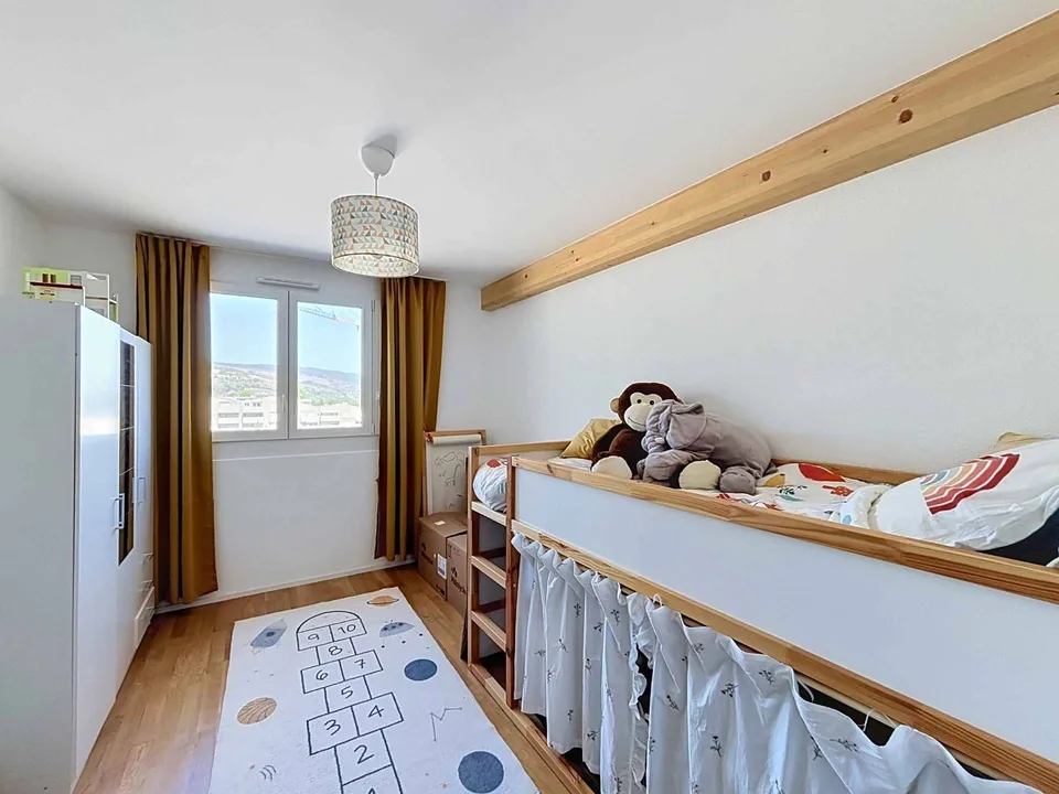 Attic apartment with 4.5 rooms between light and serenity