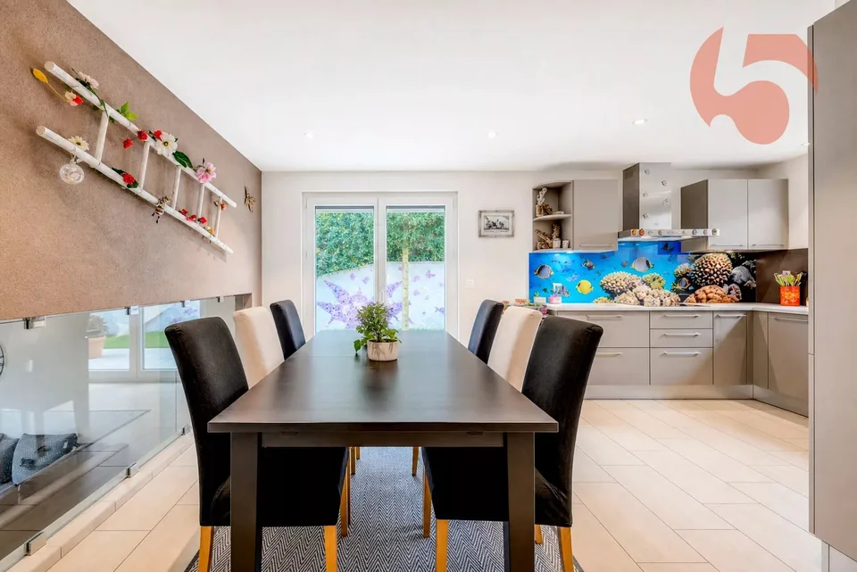 Bellissima villa di 4.5 locali con vista panoramica sul Giura e la campagna circostante