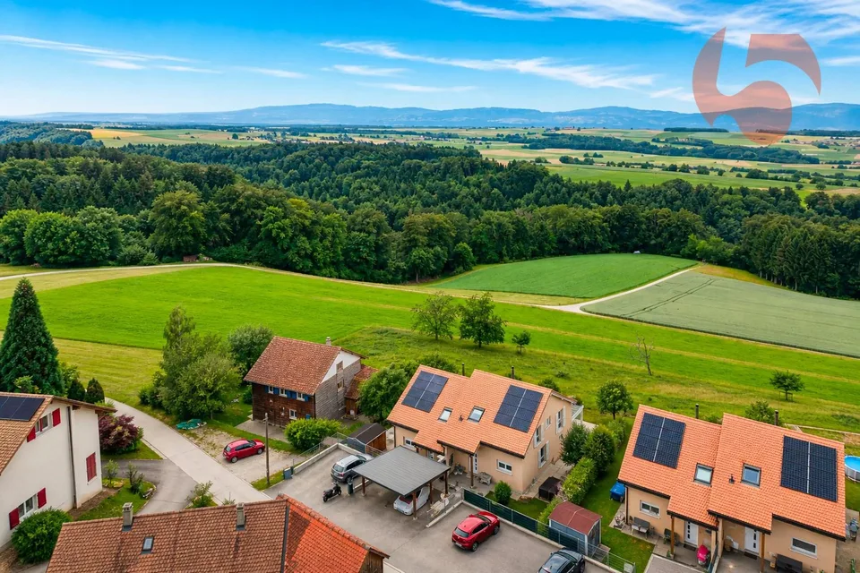 Bellissima villa di 4.5 locali con vista panoramica sul Giura e la campagna circostante