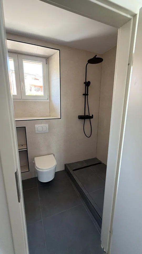 3 wunderschöne Apartments mit 2,5 bis 3,5 Zimmern und Seeblick in Saint-Blaise zur Miete