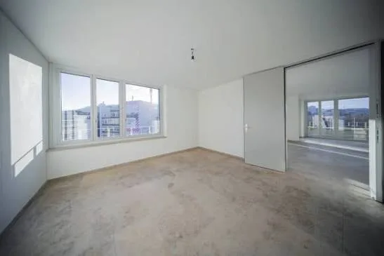 Moderne, helle 4.5-Zimmer-Wohnung mit Balkon in Zürich-Binz