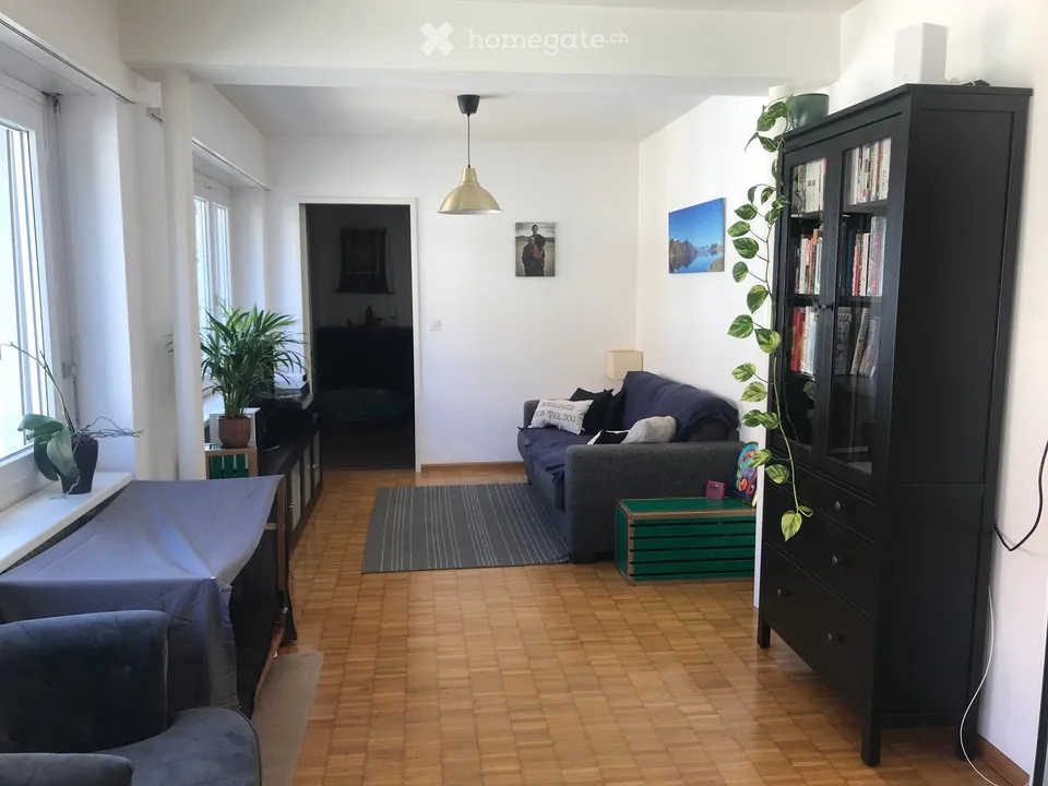 We rent a 2-room apartment (40m2) on the top floor with a lift in the Breitequartier