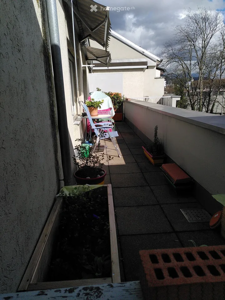 We rent a 2-room apartment (40m2) on the top floor with a lift in the Breitequartier