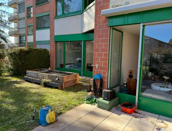 Grosszügiges Wohnen in Zürich Höngg Moderne 5.5 Zimmer Wohnung mit Garten