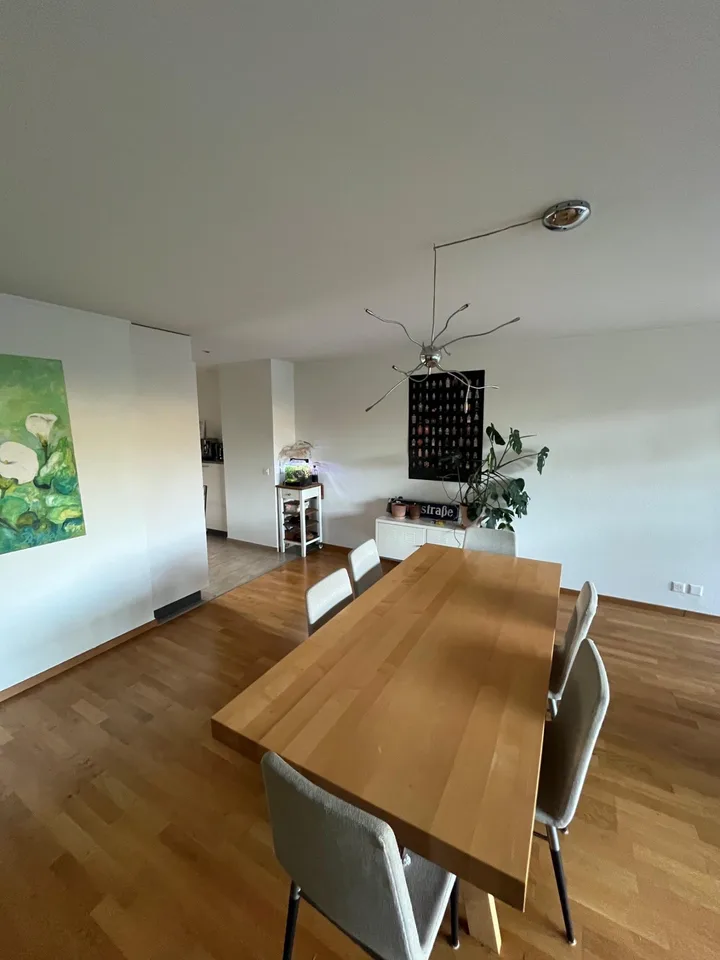 Grosszügiges Wohnen in Zürich Höngg Moderne 5.5 Zimmer Wohnung mit Garten