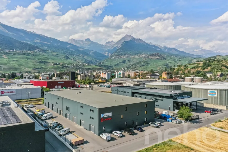 Immeuble de rendement avec 3 locaux commerciaux à Monthey