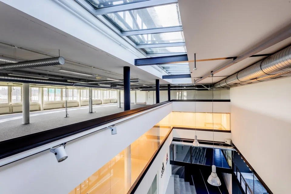 Espace de bureau spacieux à Cham – 540 m² extensible de manière flexible