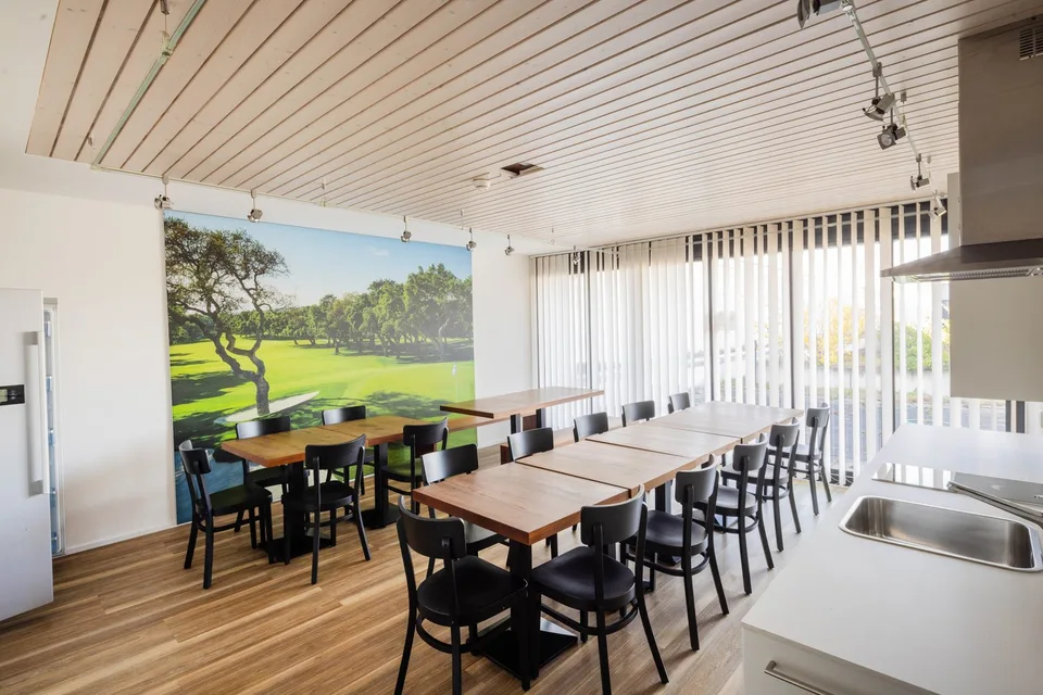 Espace de bureau spacieux à Cham – 540 m² extensible de manière flexible