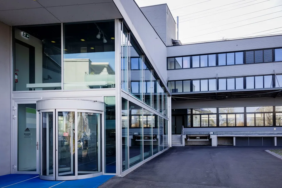 Espace de bureau spacieux à Cham – 540 m² extensible de manière flexible