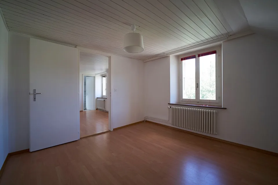 Charming and very bright 3-bedroom apartment with separate kitchen and bathroom