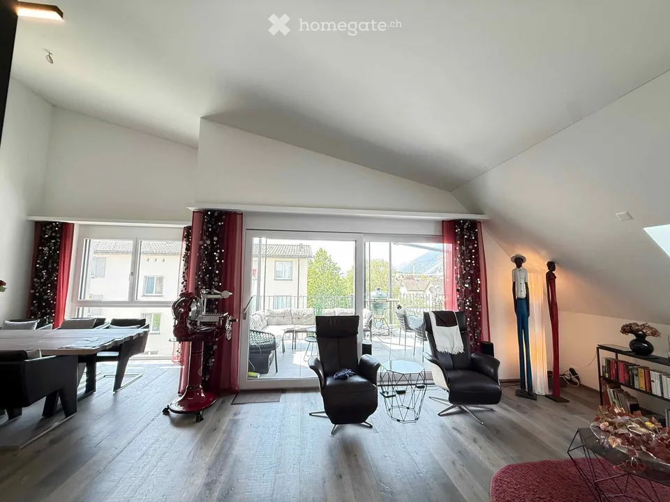 Moderne 3.5-Zimmer-Dachwohnung mit Bergblick in Chur