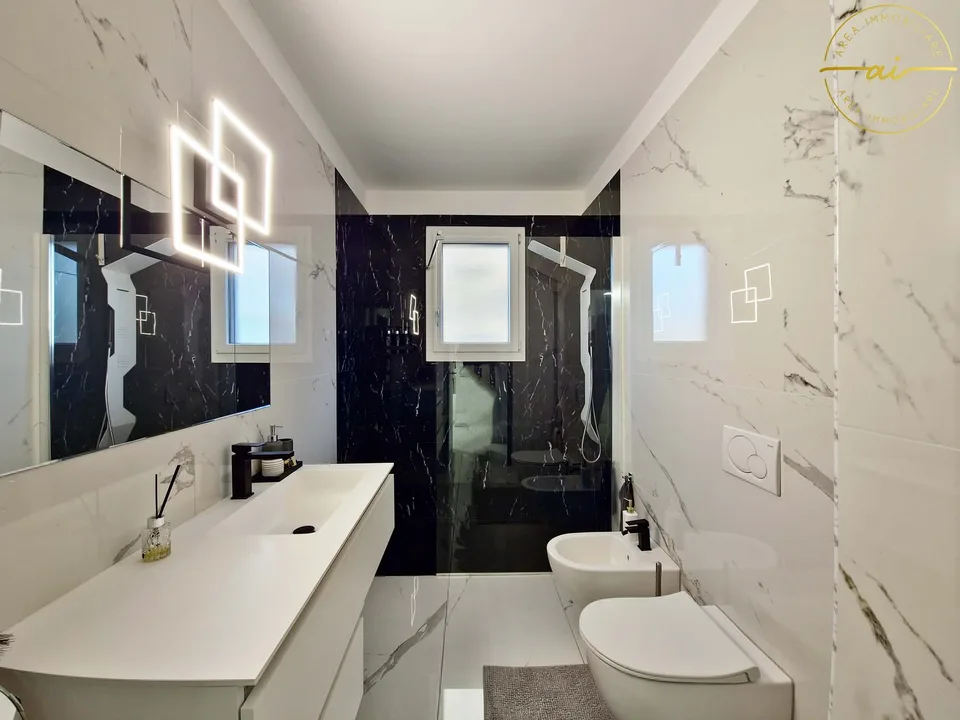 ELEGANTE E LUMINOSO 4.5 LOCALI CON GIARDINO PRIVATO A VIGANELLO