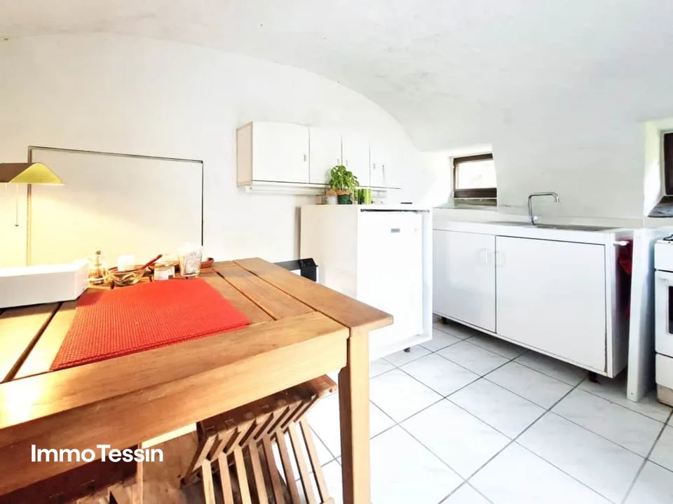 UNIQUE: Property with two rusticos and separate studio in panoramic location with far-reaching views and huge plot