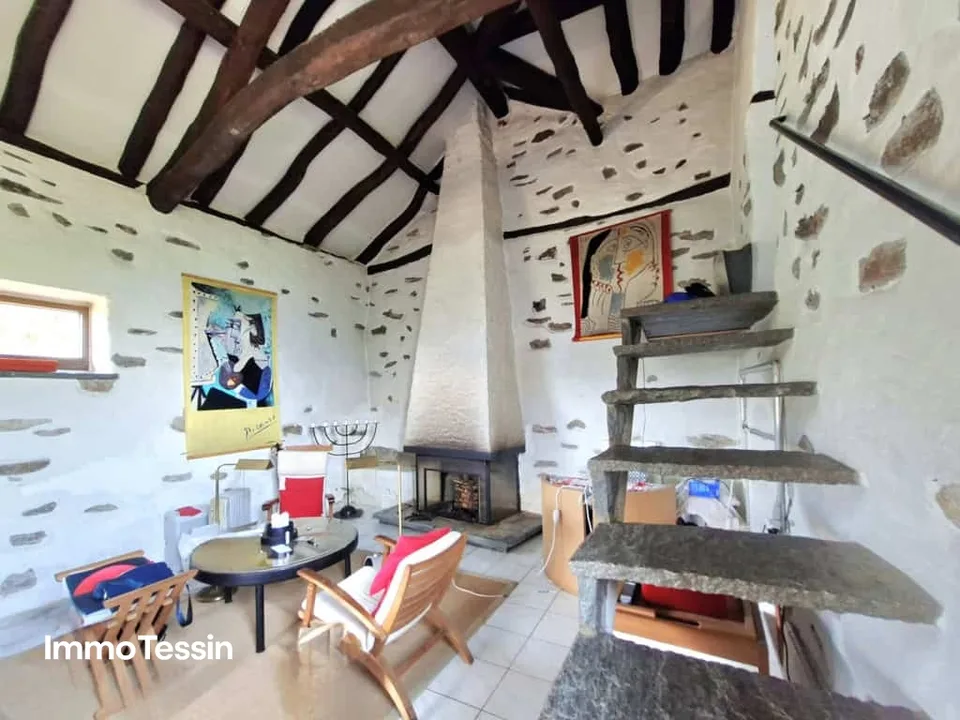 UNIQUE: Property with two rusticos and separate studio in panoramic location with far-reaching views and huge plot