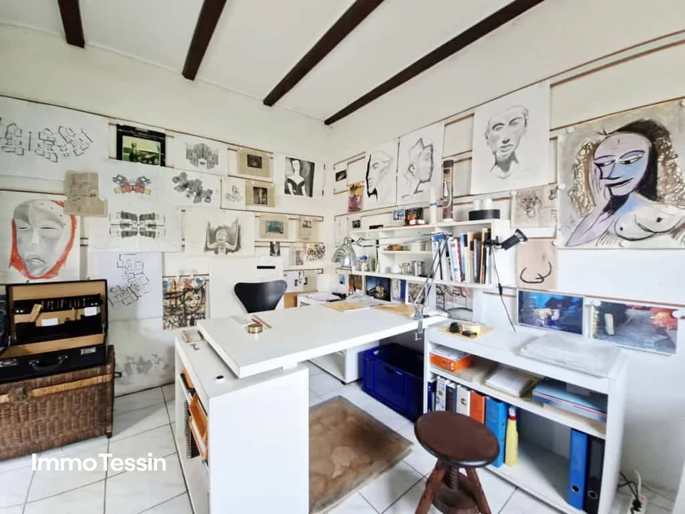 UNIQUE: Property with two rusticos and separate studio in panoramic location with far-reaching views and huge plot