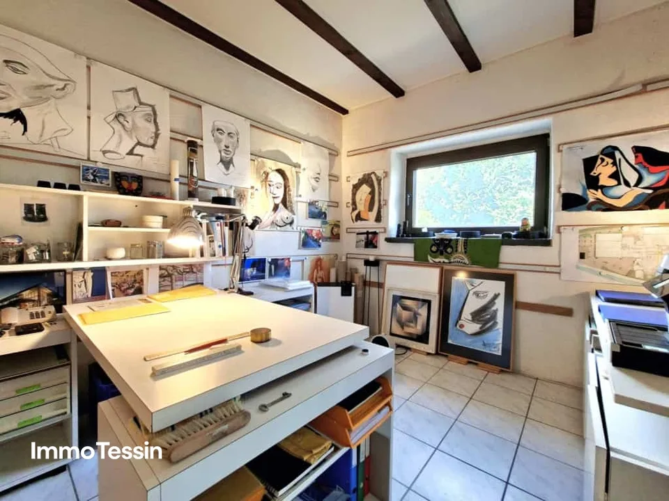 UNIQUE: Property with two rusticos and separate studio in panoramic location with far-reaching views and huge plot
