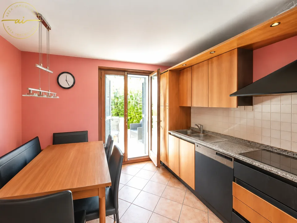 CASA UNIFAMILIARE CON GIARDINO IN MEZZO AL VERDE