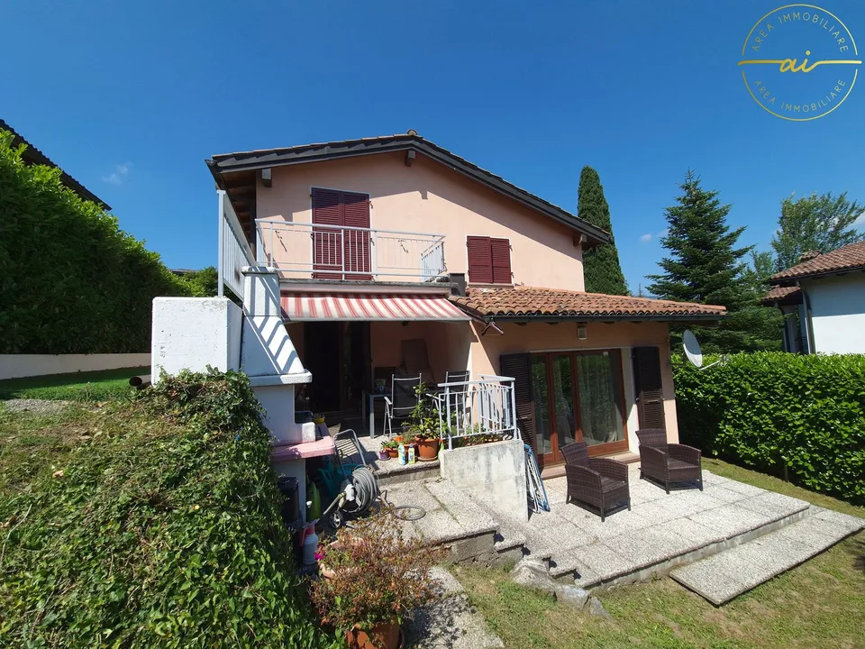 CASA UNIFAMILIARE CON GIARDINO IN MEZZO AL VERDE
