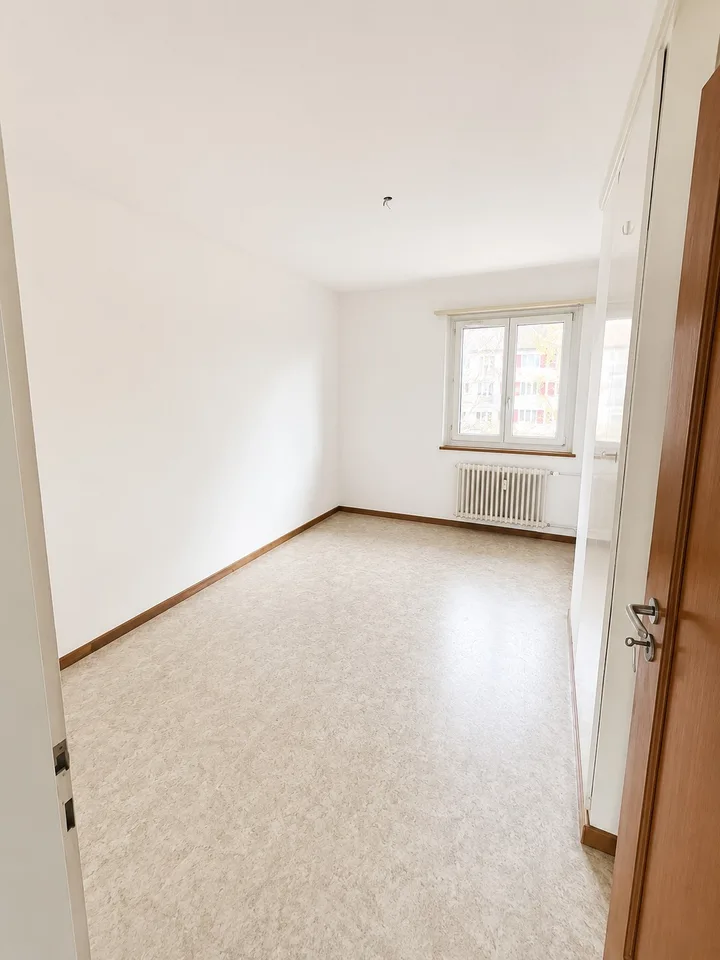 Appartamento di 4 camere direttamente sul lago di Thun, limitato fino al 28.02.2027