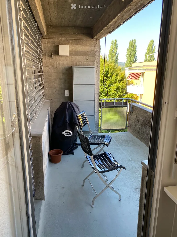 2.5-room apartment with balcony in Zürich-Höngg, near Limmat