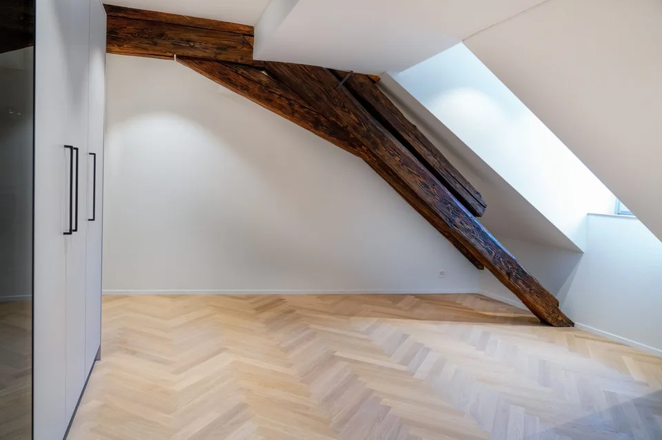 Charmante, kernsanierte 4.5-Zimmer-Dachmaisonettewohnung