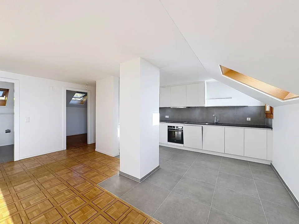 Beautiful 2.5-room apartment with 72 m2, balconies and a very nice view of the lake